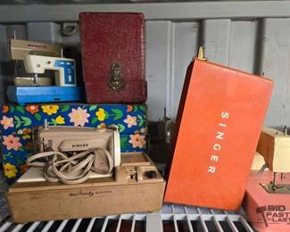 7542  Sewing Machines  Storage Sewing Box 