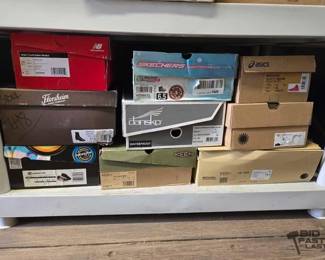7048  NEW 9 Pairs Of Shoes 