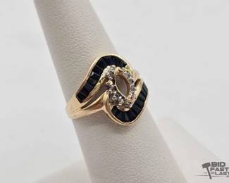 706  14k Gold Ring with Diamonds and Topaz Gemstones, 3.5g 