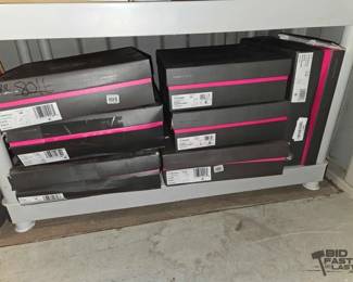 7116  NEW 7 Pairs Of Shoes 