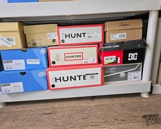7016  NEW 10 Pairs Of Shoes 