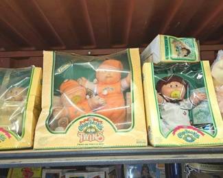 6024  8 Cabbage Patch Kids Dolls  Accessories 