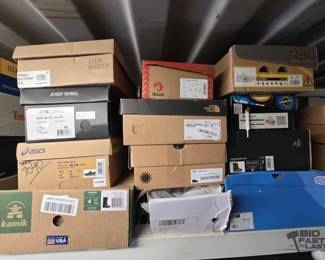 7040  NEW 12 Pairs Of Shoes 