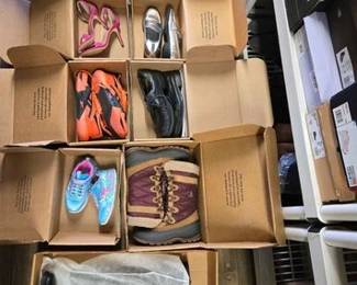 7052  NEW Pairs Of Shoes 