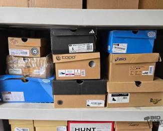 7015 NEW 9 Pairs Of Shoes