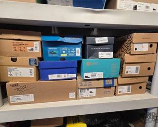 7032  NEW 11 Pairs Of Shoes 
