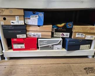 7038  NEW 9 Pairs Of Shoes 
