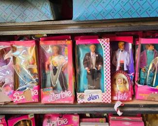 6006  Over 20 Barbie  Ken Dolls 