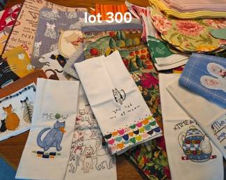 Multiple lots of kitchen linens, towels, aprons and placemats