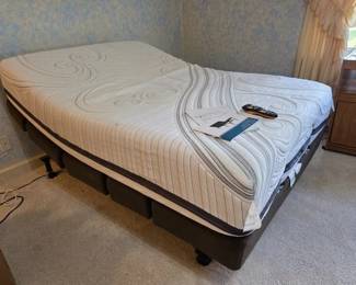 Adjustable bed with Serta iComfort mattress