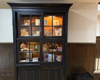 ETHAN ALLEN New Country Display Cabinet