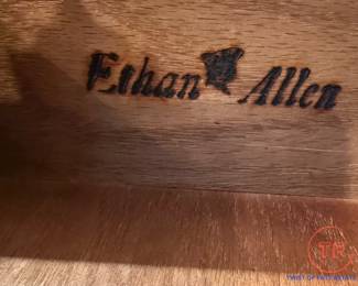 ETHAN ALLEN Sideboard / Hutch