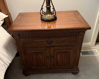 ETHAN ALLEN Royal Oak Nightstand