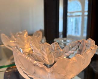 LALIQUE Oak Leaf Crystal Bowl