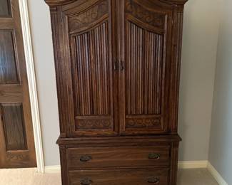 ETHAN ALLEN Royal Oak Armoire