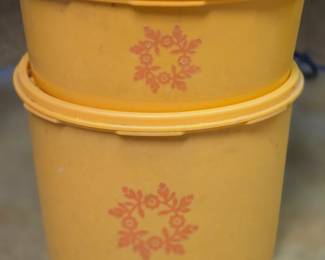 Tupperware canisters 