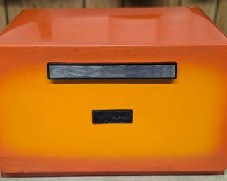 Bread box 