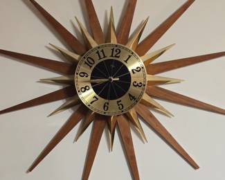 Elgin battery operated wall clock 