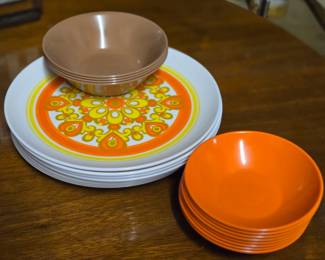 Melamine dinnerware 