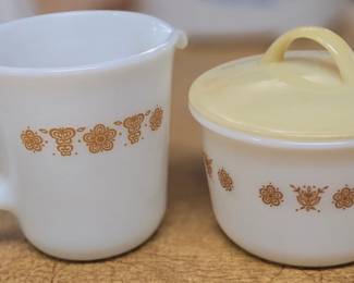 Corning cream and sugar 