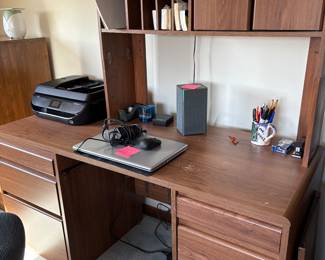 Computer, printer/scanner & desk 