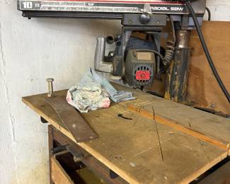 Radial arm saw