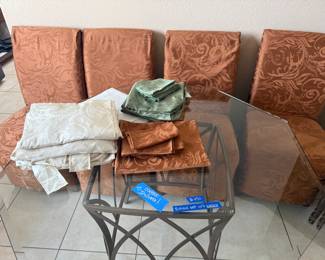 Glass table & chairs (+covers)