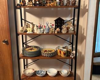Lots of collectibles.  Bears, polar bears, bells and more!
