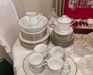 China Set - Dining Room Table with Chairs