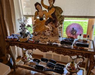 Very Large Capodimonte Figurine - Hollywood Regency Table - Capodimonte Vases