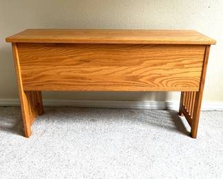 Oak Storage Bench
Solid oak bench with flip-top lid for hidden storage. Excellent for extra blankets, linens, or entryway organization.