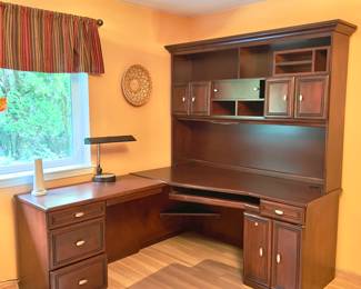 Large Corner Office Desk
Spacious L-shaped desk with drawer storage and cabinet. Light wood finish, clean lines, and practical for home office or study.