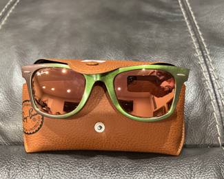 Ray Bans, Wayfarer Cosmo Collection Venus sun glasses