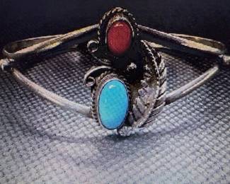 Navajo cuff bracelet. Pictures do not do the jewelry justice. For more details go to: https://modestlambestatesales.hibid.com/