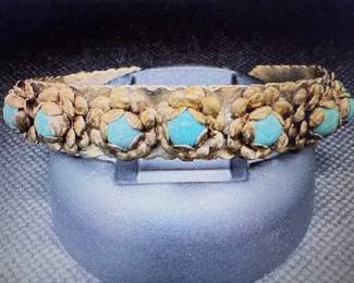 Pictures do not do the jewelry justice. For more details go to: https://modestlambestatesales.hibid.com/