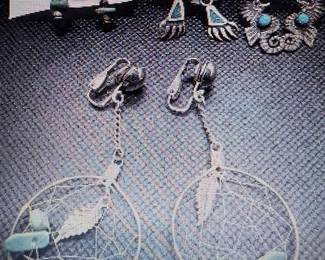 Pictures do not do the jewelry justice. For more details go to: https://modestlambestatesales.hibid.com/