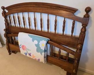Head and foot board for a full/queen frame and mattress