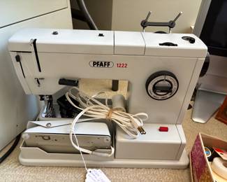 Pfaff 1222 Sewing Machine and acessories