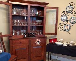 Love the set of 4 plates on wall rack