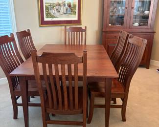 Beautiful Thomasville Dining Set with6 slat back chairs.  Notice Hutch to match.