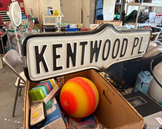 Kentwood Pl Sign