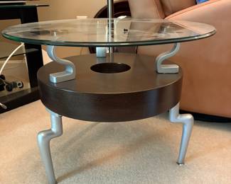 Contemporary End table that match Coffee Table. We have 2. 