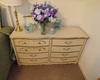 *drawer provincial chest