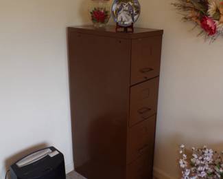 4 drawer filing cabinet, paper shredder