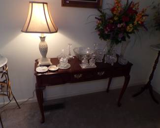 Nice Queen Anne table  & glass ware