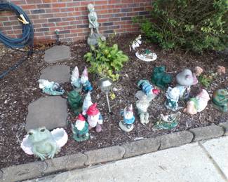 lots yard art