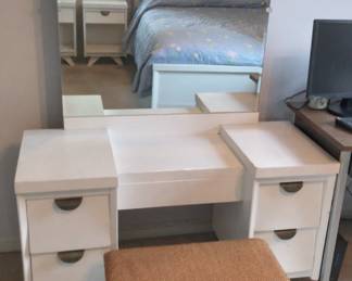 Drawer Vanity with Mirror & Bench
(Sold as part of a Full Size Bedroom Set for $350 OBO)