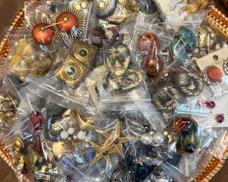 Estate Jewelry Collection - Vintage, Fashion, and Unique Pieces — Clip-On Earrings
