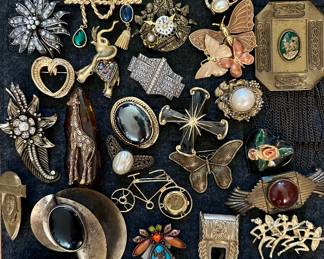 Estate Jewelry Collection - Vintage, Fashion, and Unique Pieces — Brooches 