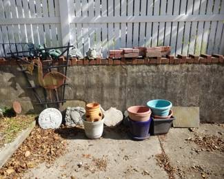 Pots & garden decor